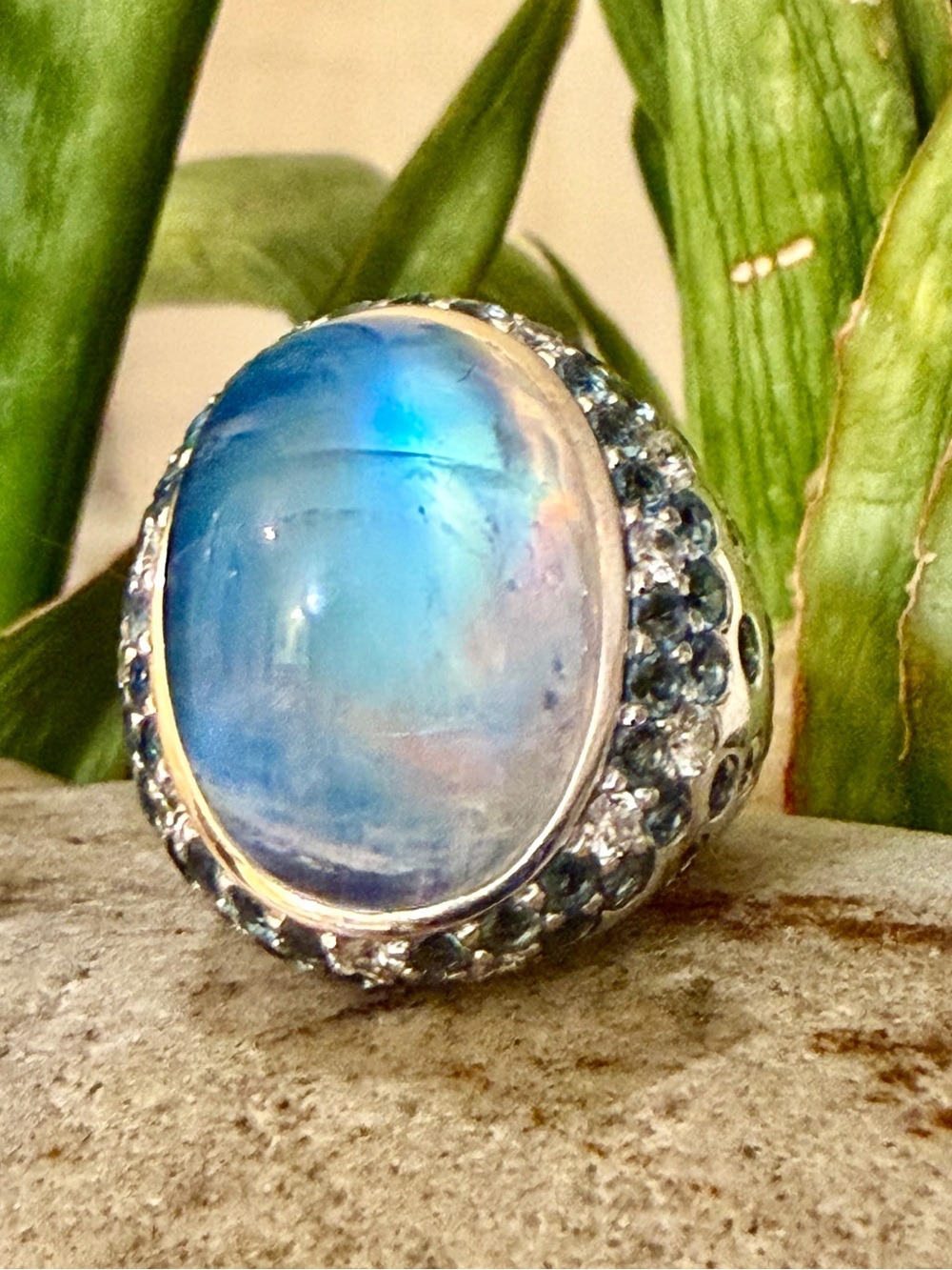 Rodney Raynor 18 karat gold moonstone Diamond Ring - Picture 4 of 11